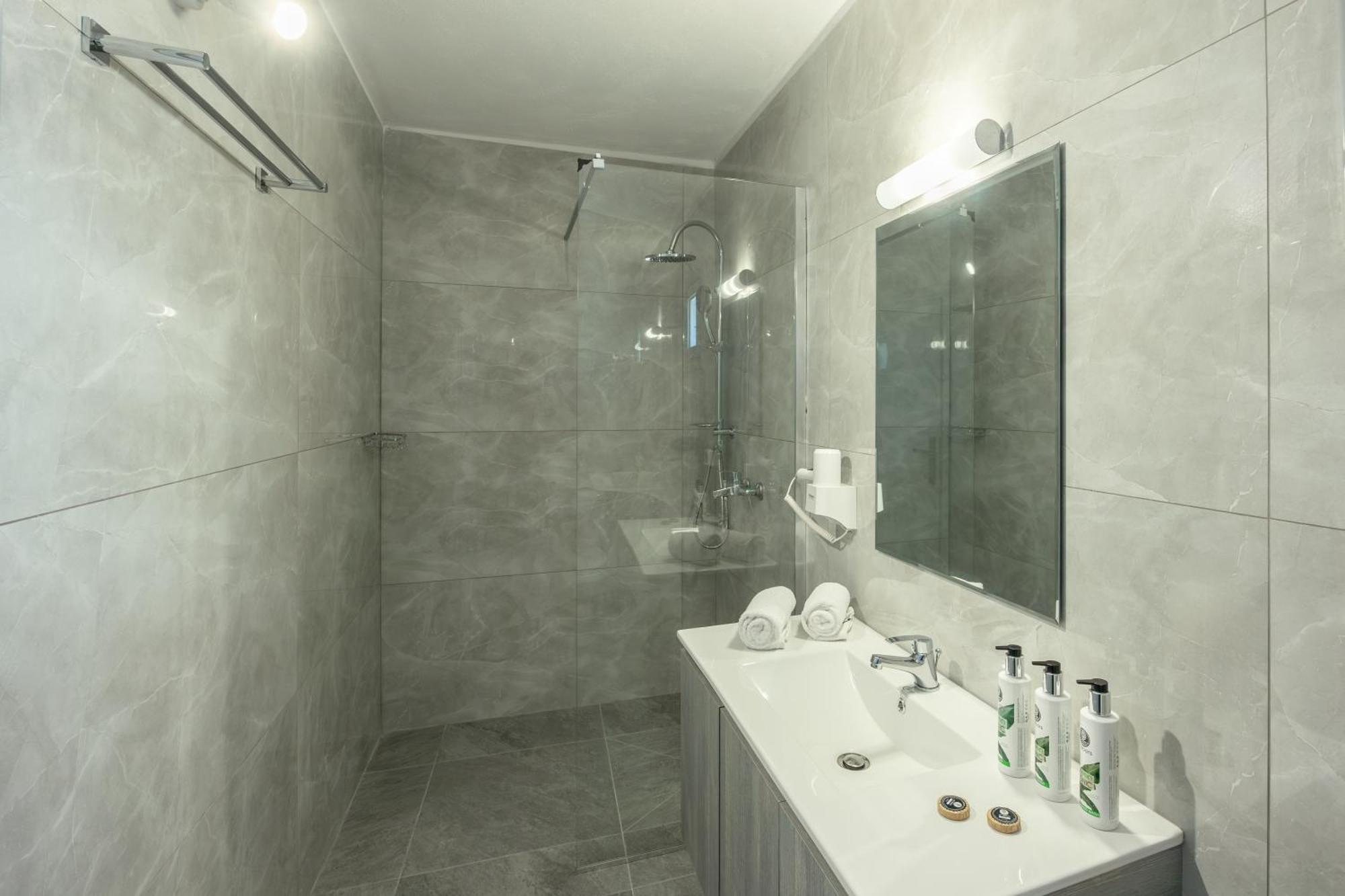 Thermes Luxury Villas And Spa (Adults Only) Megalochori  Exterior foto